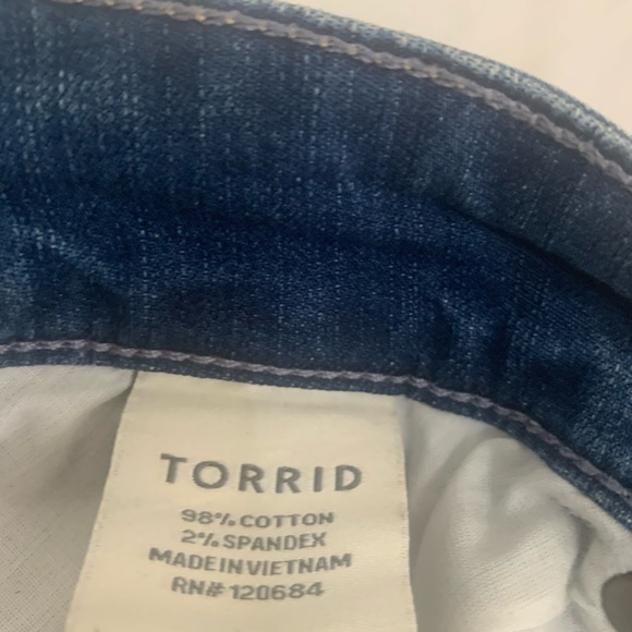 Torrid Boyfriend denim shorts bermuda 13” inseam distressed size 26 GUC - Picture 3 of 4